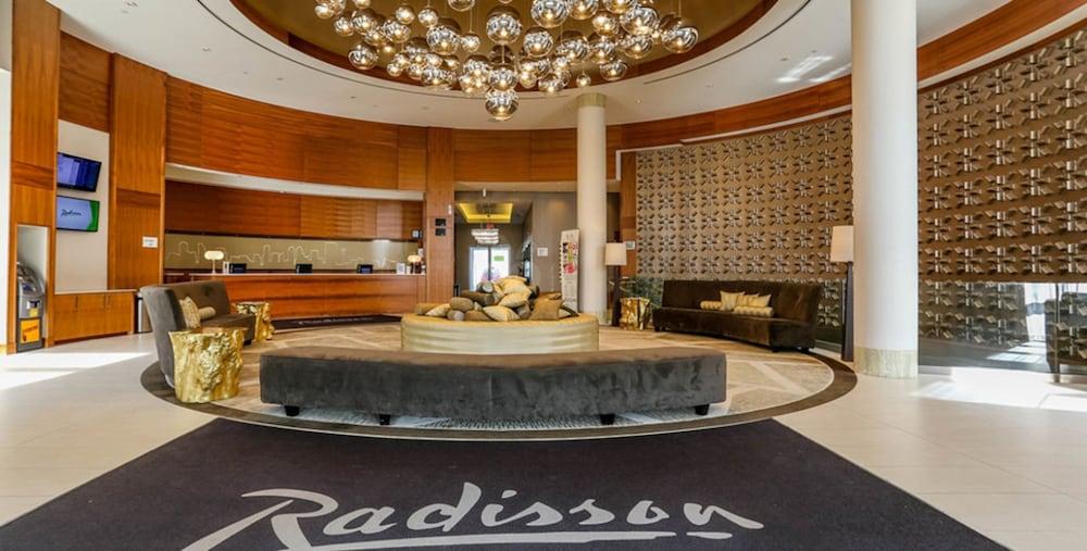 Radisson Hotel & Conference Centre Calgary Airport Exterior foto